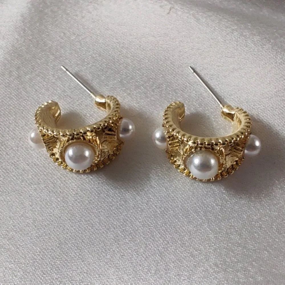Vintage style pearl detail earring N157